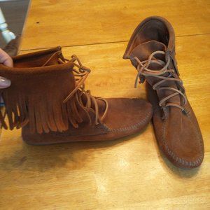 Minnetonka moccasin boots